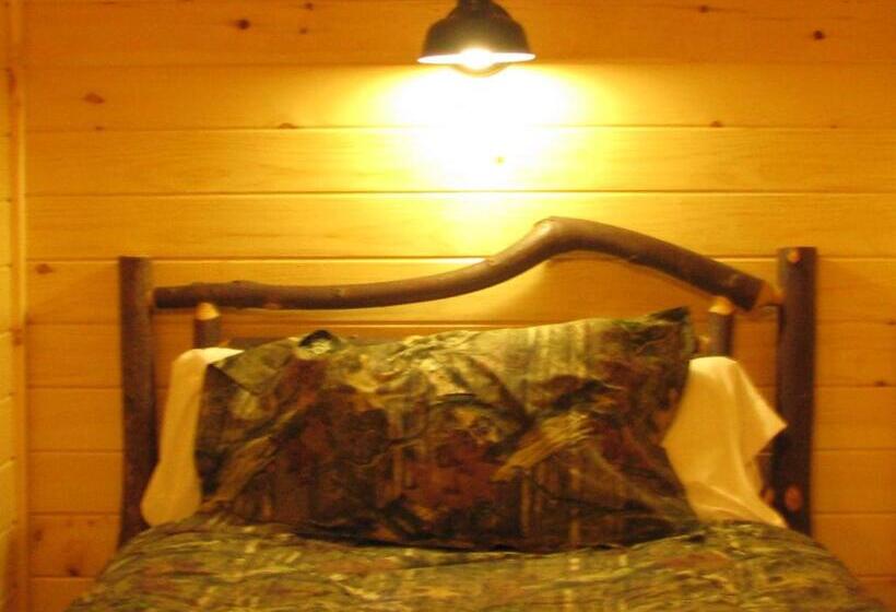 חדר דלוקס לארבעה, Pine Knoll Hotel Lakeside Lodge & Cabin