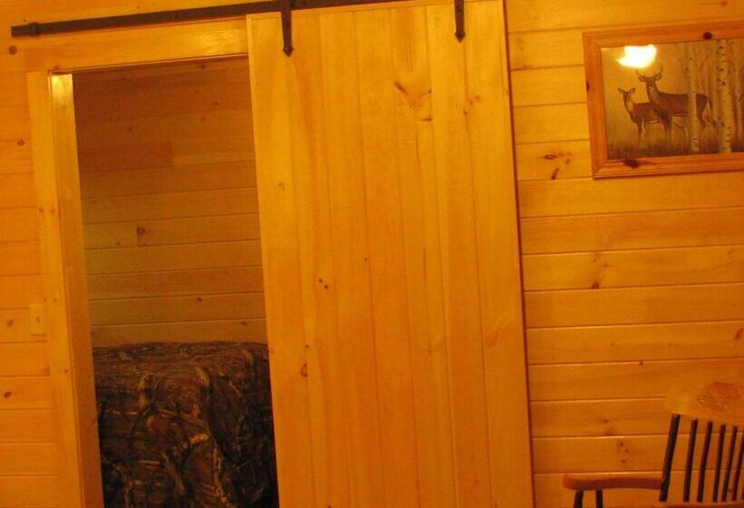 חדר דלוקס לארבעה, Pine Knoll Hotel Lakeside Lodge & Cabin