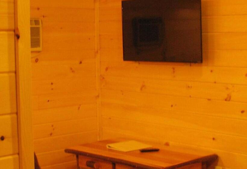 חדר דלוקס לארבעה, Pine Knoll Hotel Lakeside Lodge & Cabin