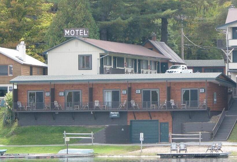 חדר סטנדרט עם מיטת קווין, Pine Knoll Hotel Lakeside Lodge & Cabin