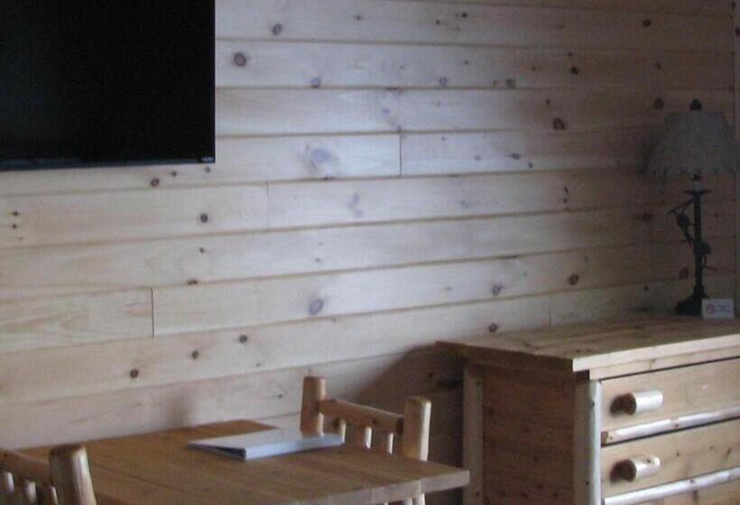 חדר סטנדרט עם מיטת קווין, Pine Knoll Hotel Lakeside Lodge & Cabin