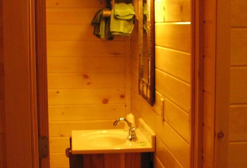 חדר דלוקס לארבעה, Pine Knoll Hotel Lakeside Lodge & Cabin