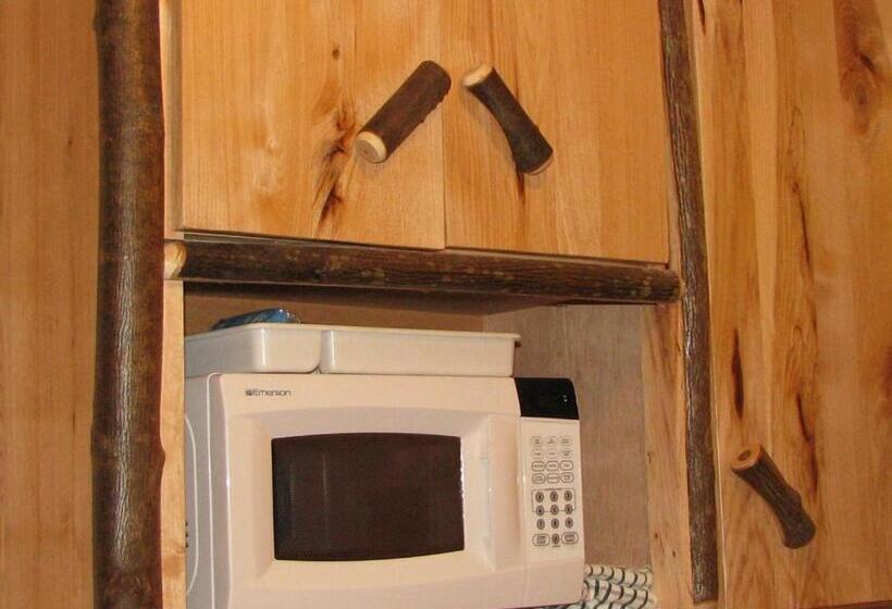 חדר דלוקס לארבעה, Pine Knoll Hotel Lakeside Lodge & Cabin