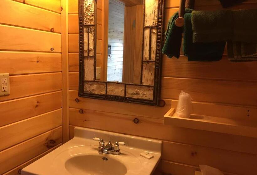 חדר דלוקס לארבעה, Pine Knoll Hotel Lakeside Lodge & Cabin