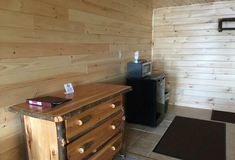 חדר סטנדרט עם מיטת קווין, Pine Knoll Hotel Lakeside Lodge & Cabin