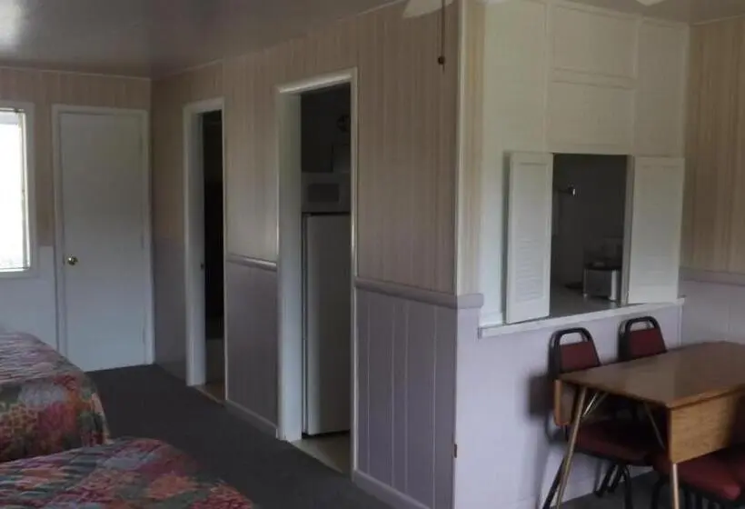 デラックススイート, Twin Lakes Inn