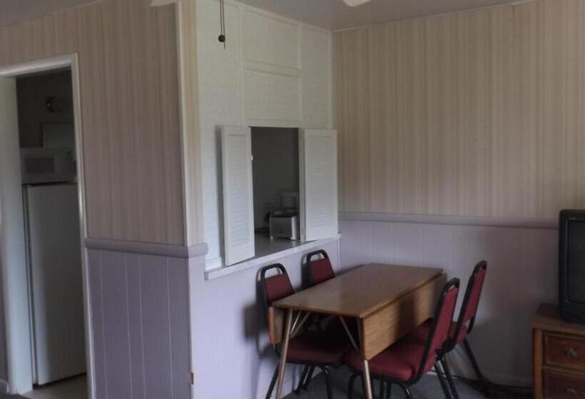 جناح ديلوكس, Twin Lakes Inn