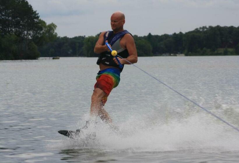 小室, Rainbow S End Resort