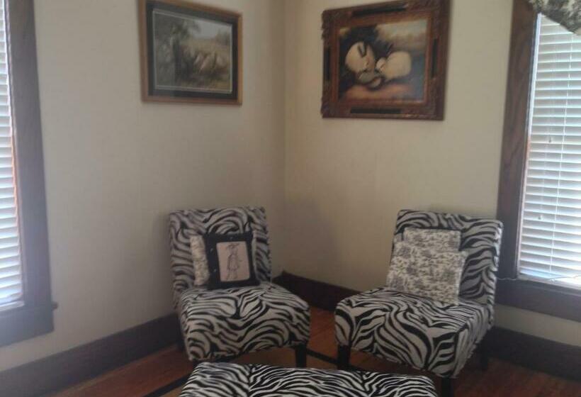 غرفة قياسية ثلاثية, The Destination B&b Llc