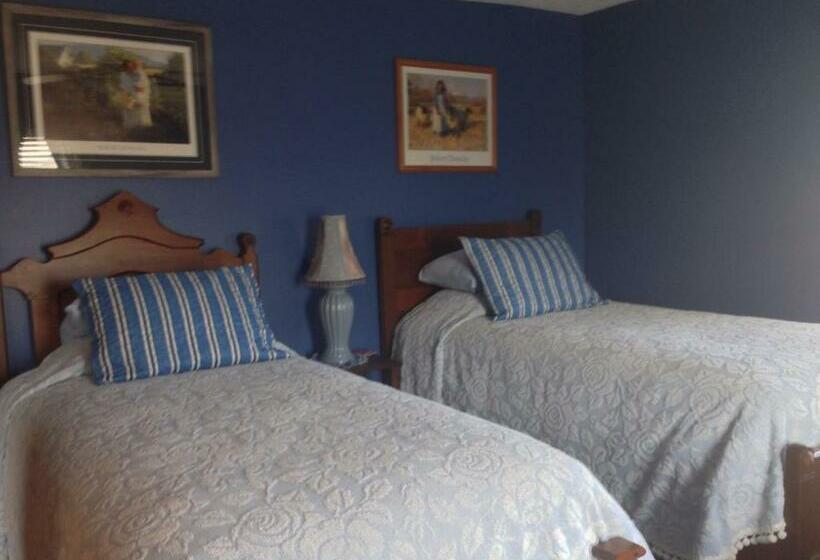 غرفة قياسية ثلاثية, The Destination B&b Llc