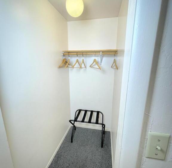 标准间, Alger Falls Motel