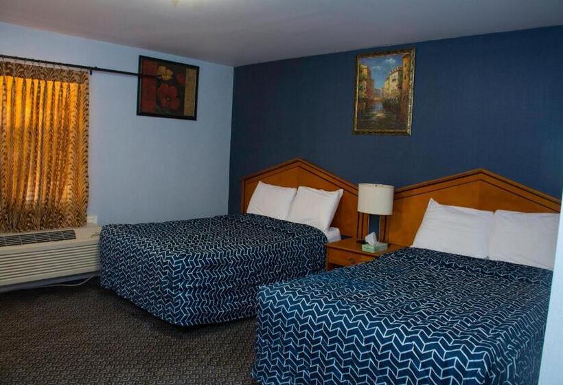 带2个双人床的标准工作室, At 9 Motel