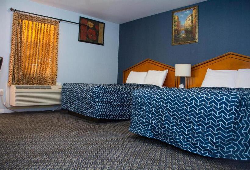 带2个双人床的标准工作室, At 9 Motel