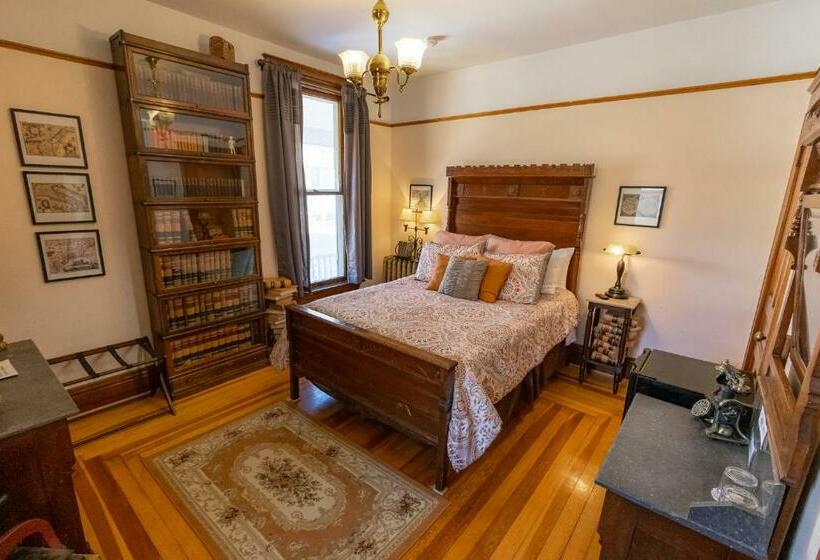 غرفة قياسية, 1899 Inn