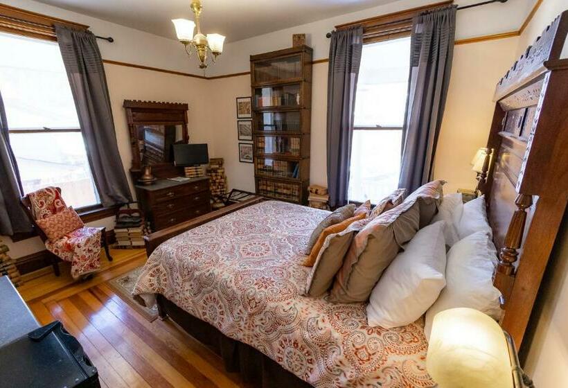 غرفة قياسية, 1899 Inn