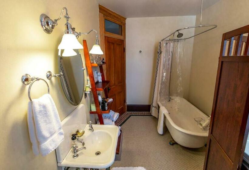 غرفة قياسية حمام مشترك, 1899 Inn