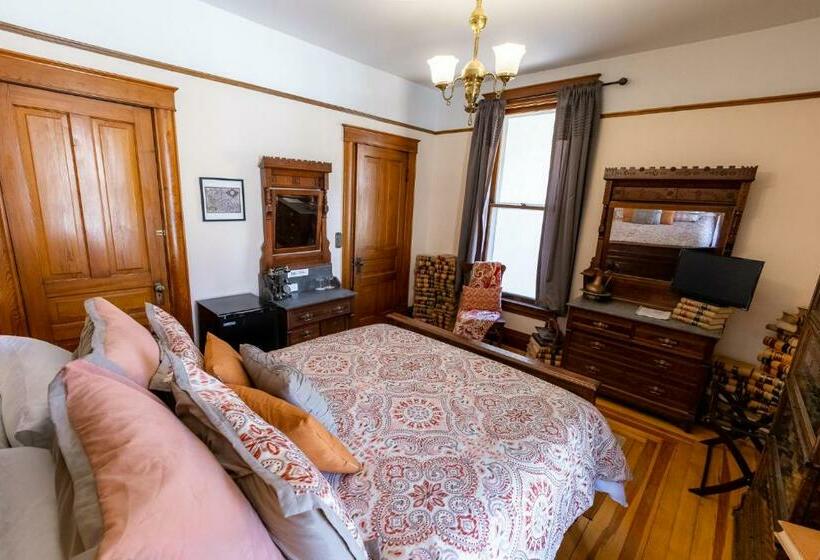 غرفة قياسية, 1899 Inn