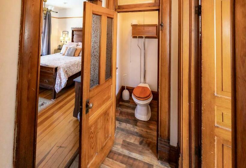 غرفة قياسية, 1899 Inn