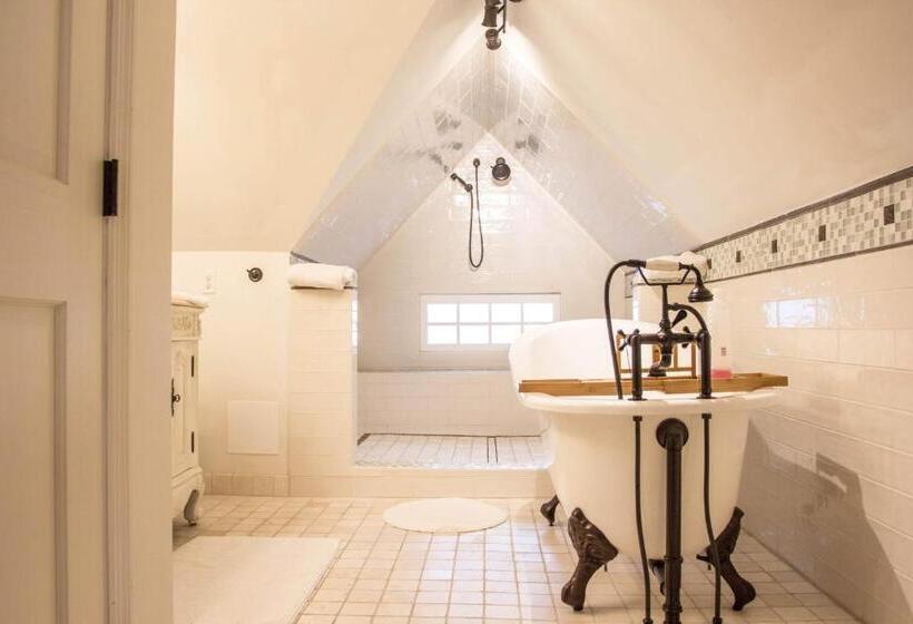 جناح سرير كينج, 1899 Inn