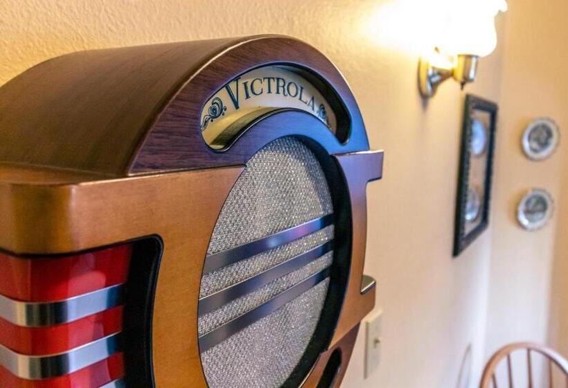 منزل غرفة نوم واحدة, 1899 Inn