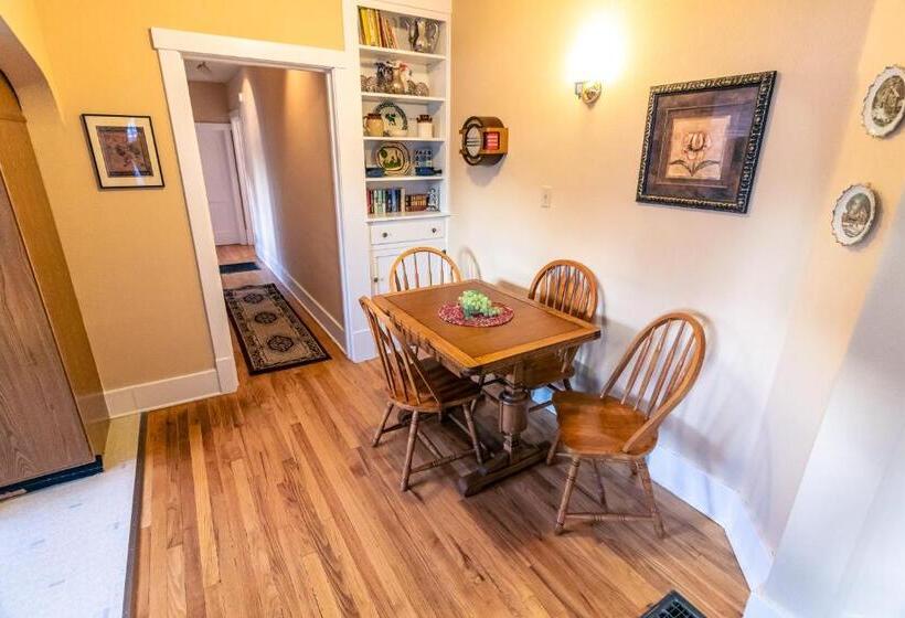 منزل غرفة نوم واحدة, 1899 Inn