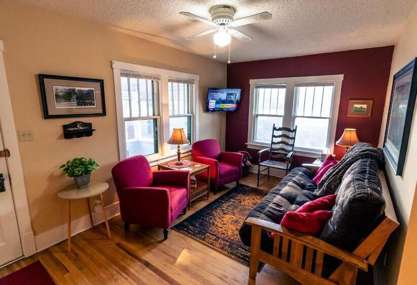 منزل غرفة نوم واحدة, 1899 Inn