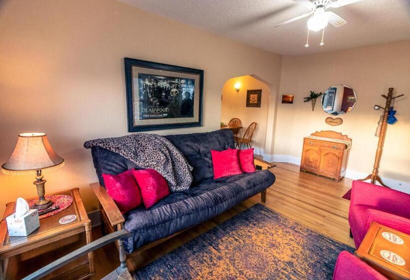 منزل غرفة نوم واحدة, 1899 Inn