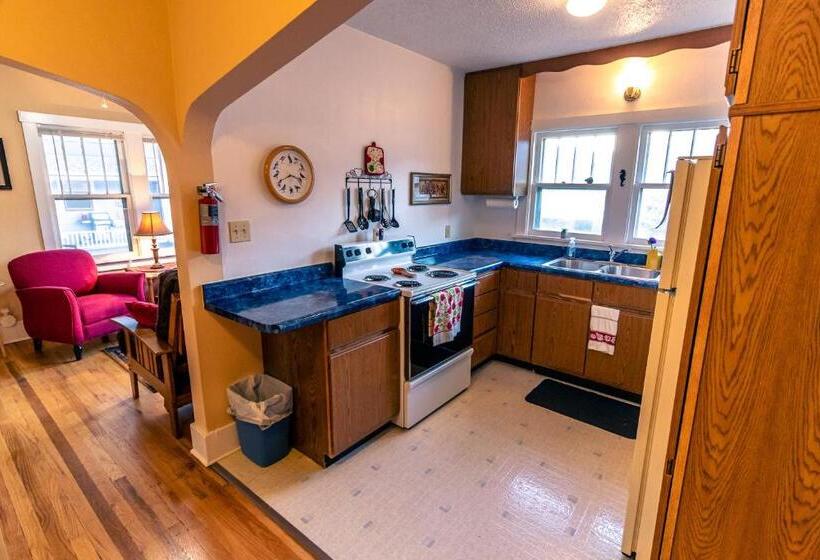 منزل غرفة نوم واحدة, 1899 Inn