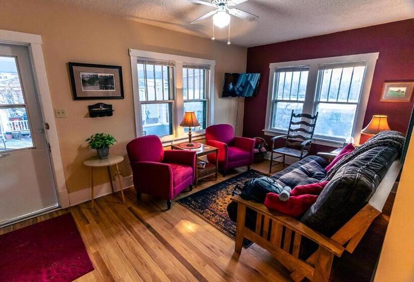 منزل غرفة نوم واحدة, 1899 Inn