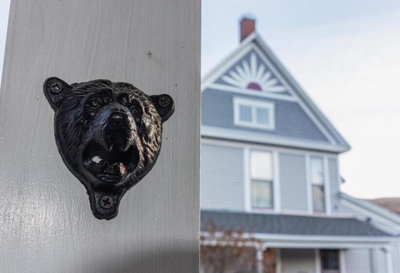 منزل غرفة نوم واحدة, 1899 Inn