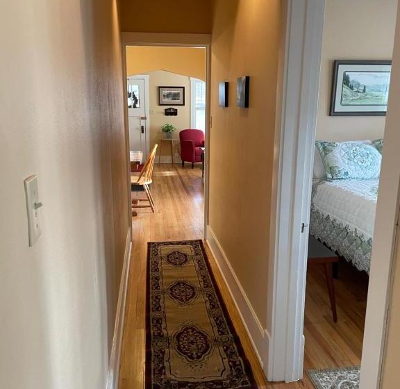 منزل غرفة نوم واحدة, 1899 Inn