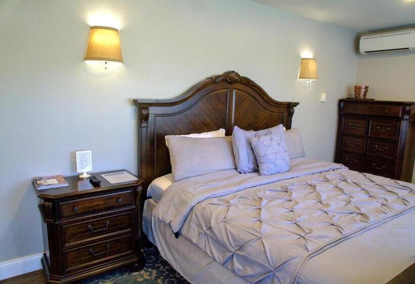 غرفة بريميوم رباعية, Cameron Estate Inn