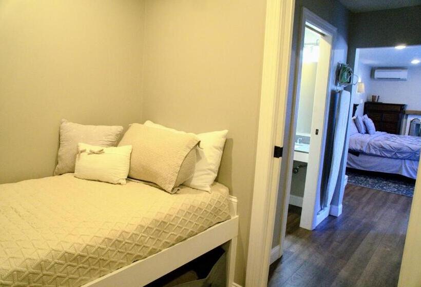 غرفة بريميوم رباعية, Cameron Estate Inn