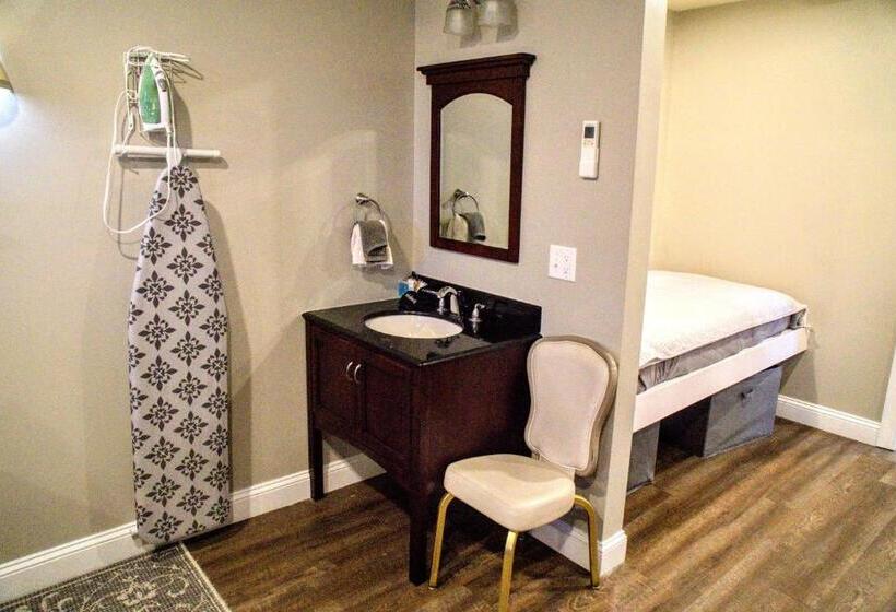 غرفة قياسية رباعية, Cameron Estate Inn