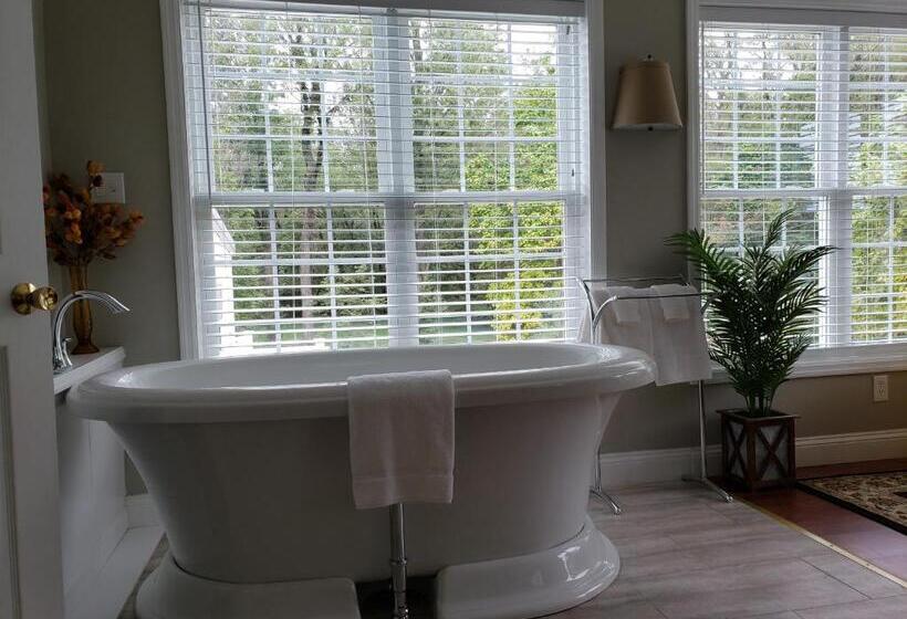 غرفة ديلوكس سرير كينج, Cameron Estate Inn