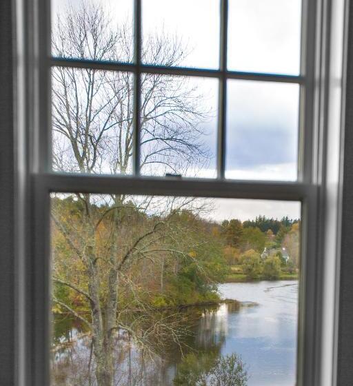 جناح, Riverhouse