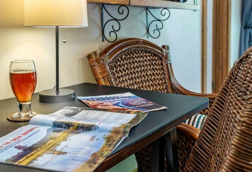 带大床的高级房间, Sheridan House Inn Adult Only Accommodation