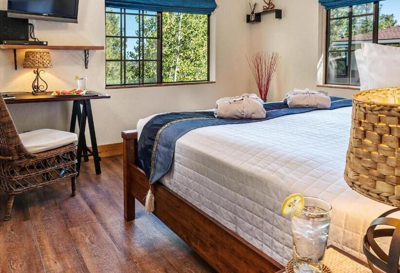 Люкс Премиум, Sheridan House Inn  Adult Only Accommodation
