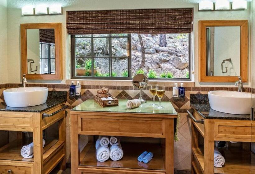 Номер Премиум, Sheridan House Inn  Adult Only Accommodation