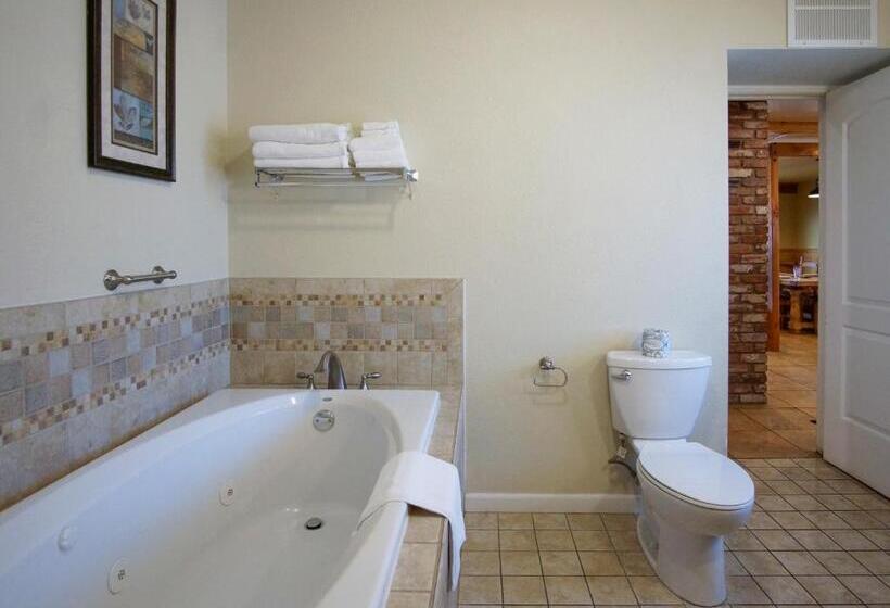 스위트, Charm Motel & Suites