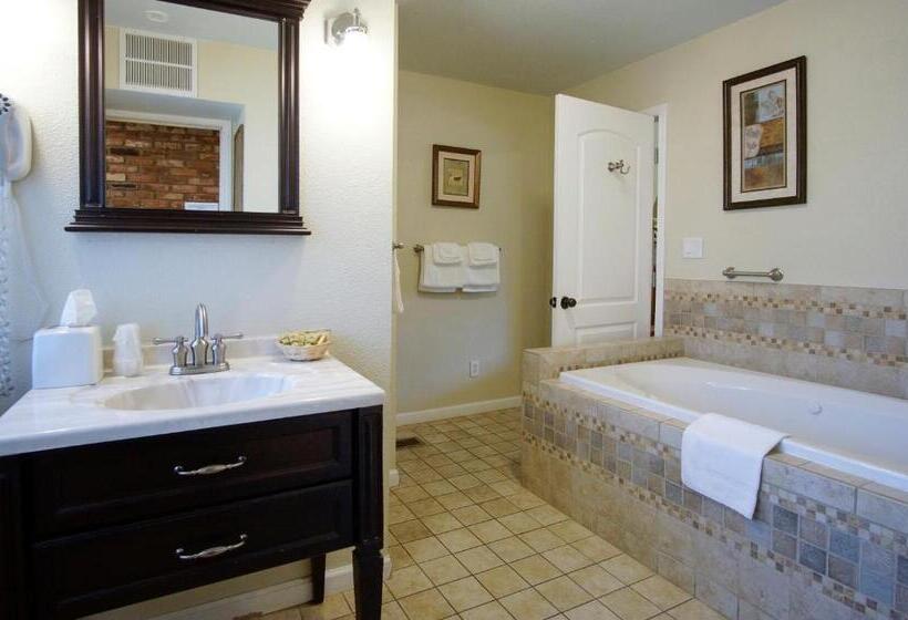 스위트, Charm Motel & Suites