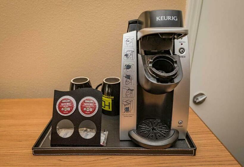 غرفة ديلوكس, Mill Village Motel