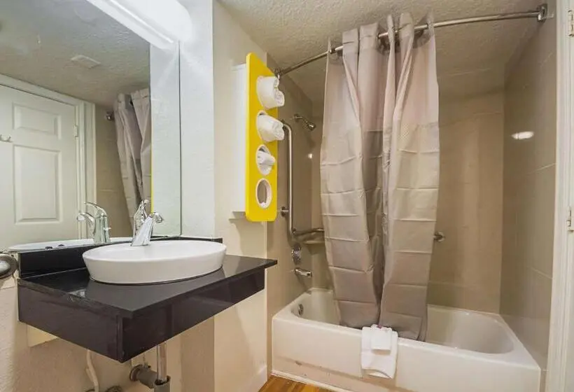 身障者適用キングサイズベッドルーム, Motel 6 Garland, Tx   Northeast Dallas