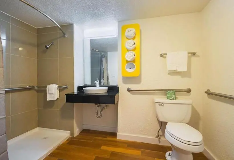 身障者適用キングサイズベッドルーム, Motel 6 Garland, Tx   Northeast Dallas