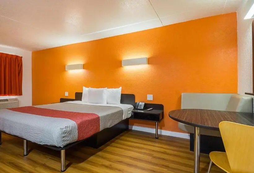 身障者適用キングサイズベッドルーム, Motel 6 Garland, Tx   Northeast Dallas