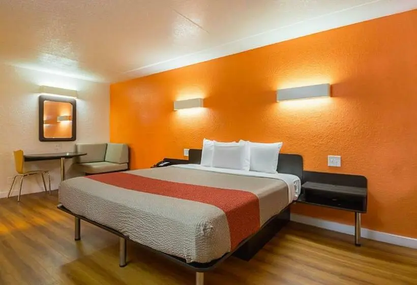 キングサイズベッドのスタンダードルーム, Motel 6 Garland, Tx   Northeast Dallas