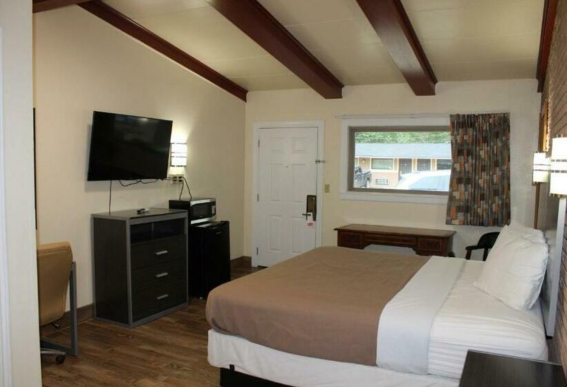 带大床的标准间, Evergreen Inn And R.v