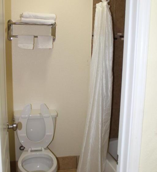 标准间, Evergreen Inn And R.v