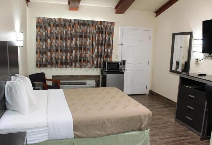 标准间, Evergreen Inn And R.v