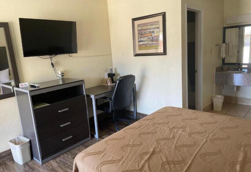 标准间, Evergreen Inn And R.v